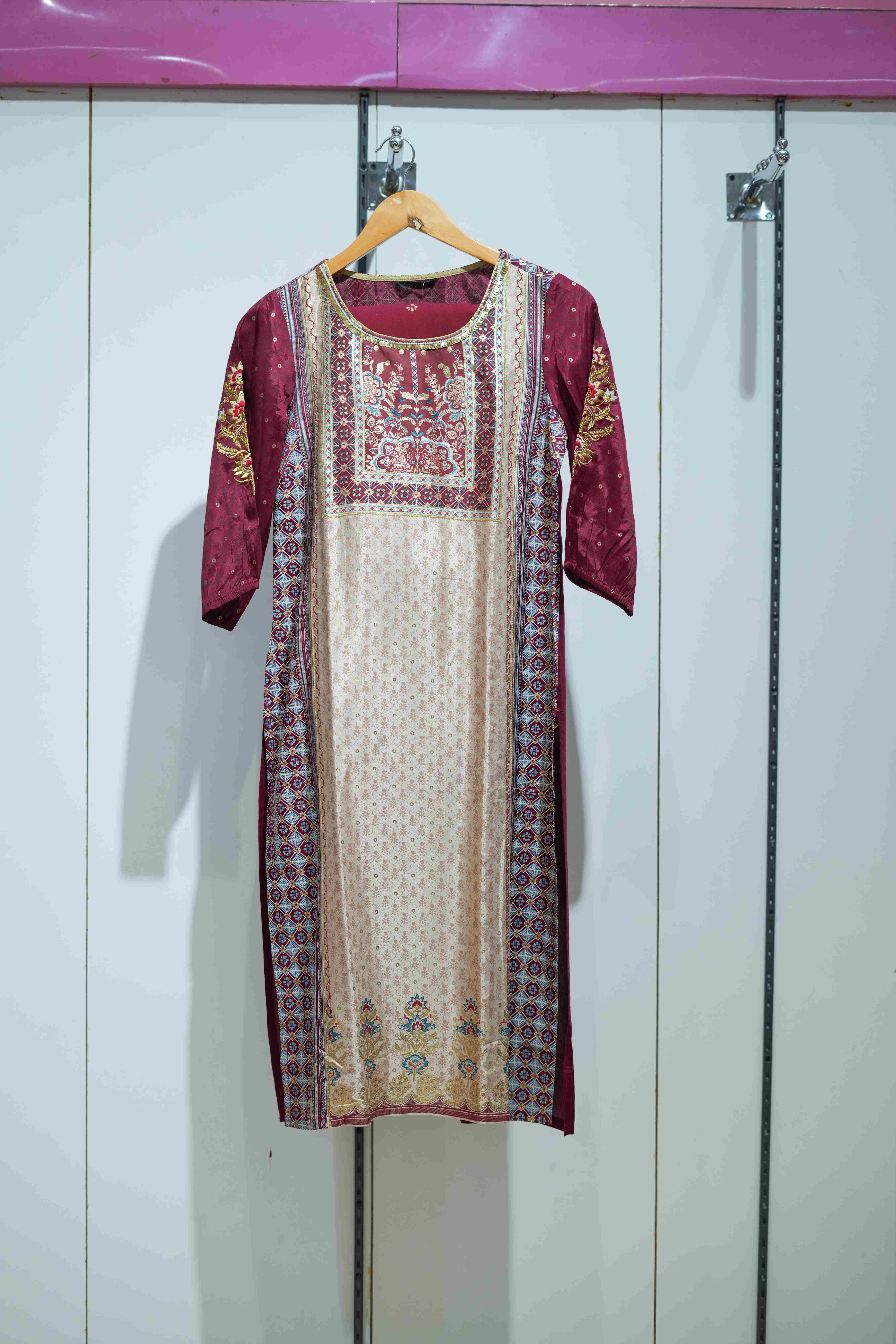 Aurela Women's Meroon Top